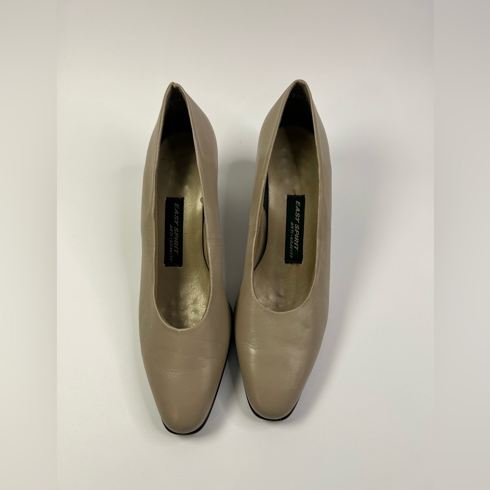 Easy Spirit Anti Gravity Women’s 2.5inch Heel Pumps Size 8.5 Sand Color